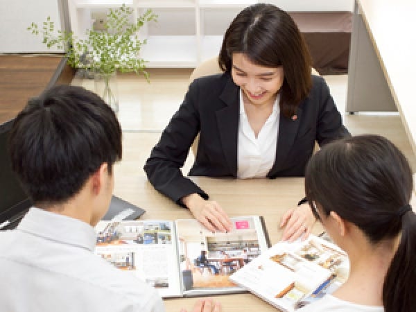 “中立の立場”でお客様の喜びを追求していく―――「人の役に立ちたい」という方にピッタリのお仕事！