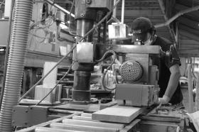 木材加工 専用機であらゆる特殊加工を行います