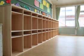 クラフト納入例 地元紀州材を活用した家具を教育関連に貢献