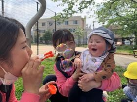 子どもが好きな方、私たちと是非一緒に働きましょう