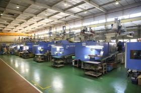 工場内全景（成形課）