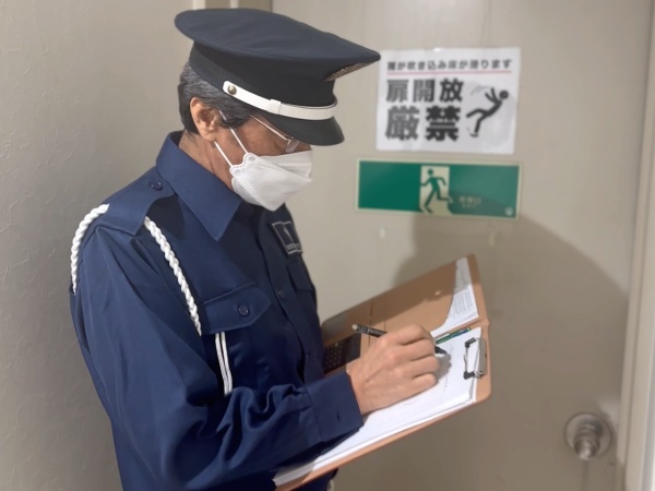 巡回風景♪異常がないかの確認も大切な警備のお仕事です。