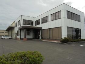 本社 ／ ビル建材店 外観