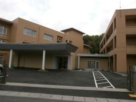 特養正面玄関＿００１