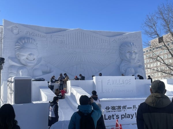 さっぽろ雪まつりは、１０丁目会場を弊社が担当。スポンサーと連携して、子供たちに喜んでもらえる大雪像やお店を展開します。