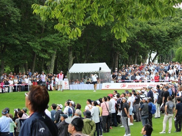 弊社主催の女子プロゴルフツアーも、スポンサーに協力をいただいて実施。