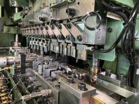 生産設備（トランスファープレス機）