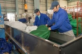 本社工場 洗濯機投入作業