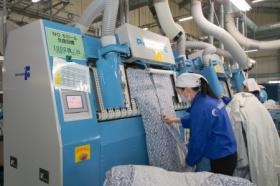 本社工場 浴衣投入作業