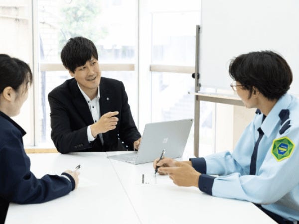 人と話すことが多い仕事なので、コミュニケーションが得意な方にもピッタリの環境です。