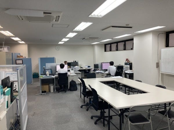 施工図設計は多様な業種図を取りまとめて図面化します。故に業種の収まりの知識を知り得ていることが作図能力の出来に係わる、やりがいある仕事です。