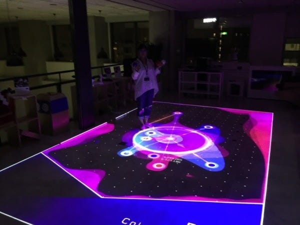 VRやセンサーなどのデジタルテクノロジーを用いたエンターテインメント「CYBER SPORTS（サイバースポーツ）」を開発。