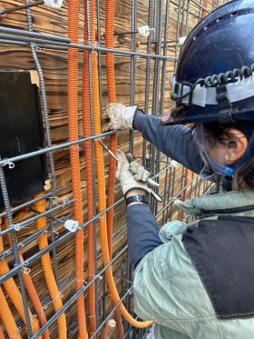 コンクリート壁内部への配管工事