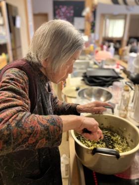 小多機の調理場。利用者さんも一緒に料理をします。