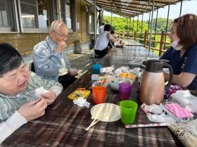 小多機・外でピクニック