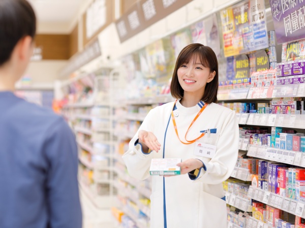 お薬の専門家として、お客様のお薬選びのサポートや服用方法のご案内などの接客を行い、「あなたに会いに来てくれる」ファンを作っていただきます。
