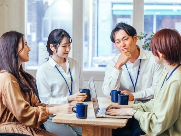コーヒーを飲んで、ちょっと一息。自分のペースで仕事を進められる！