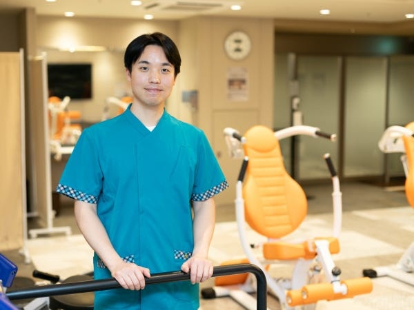 働くスタッフを大切に考え、年間300以上の講座がある研修をご用意！必要な知識やスキルアップに役立つ研修など、しっかりと学ぶことができます！