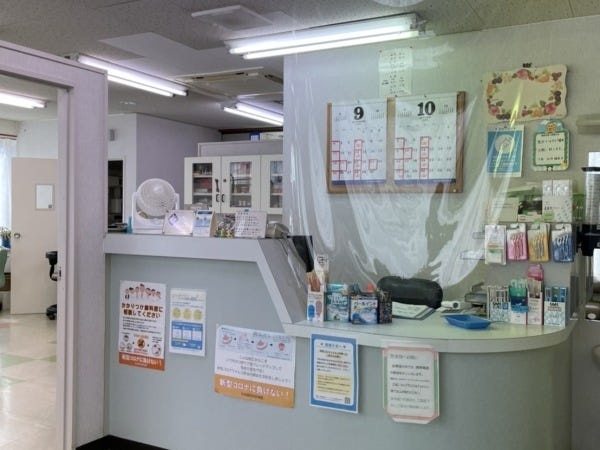 受付です。壁が少ないので、かなり広く感じます。