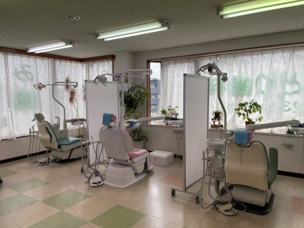 患者さんの座るユニットです。こちらで先生の補助をしていただきます。