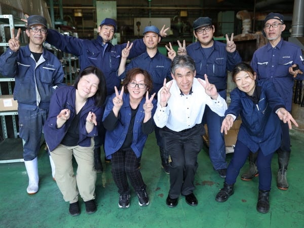 ・和気あいあいな職場です。社長は白いワイシャツ♪