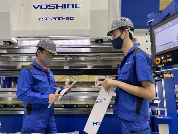 お客様からの引き合いに対し、様々なアプローチで技術的な検証を行い、最適な提案の作成に繋げていきます。