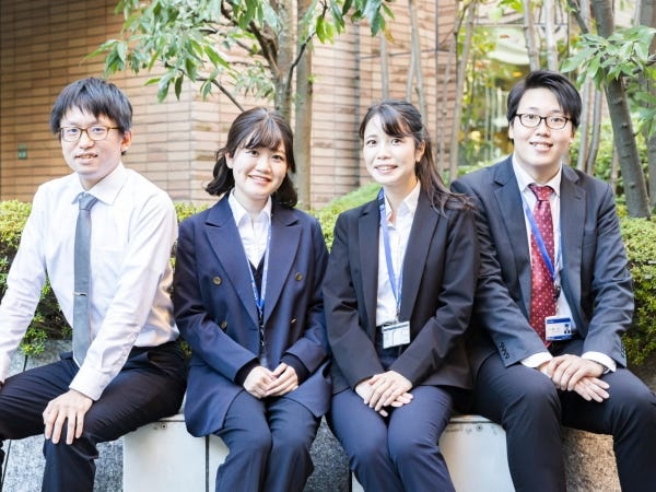 平均年齢は20代後半！営業、トレーナー、採用など実際に20代でキャリアチェンジする社員も多数！