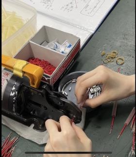 端子圧着 エアー工具での作業