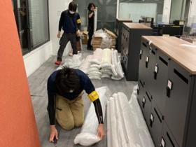 オフィス家具等の組立作業