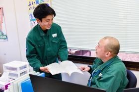 働く社員の様１