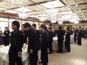 本社の全社員が集まる忘年会は毎年大いに盛り上がります