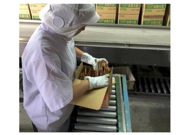 決められた箱に決められた数の商品を箱詰めします