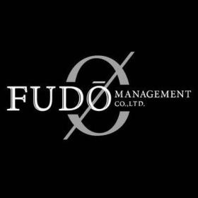 ロゴマーク 社用車もロゴの入ったカッコいいラッピングカーです