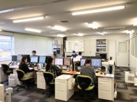 福岡営業所執務室（丸信ビル２号室）