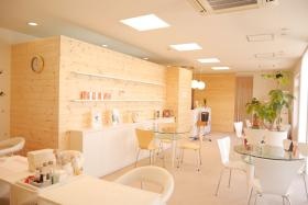 松本村井本店は明るく広々とした郊外店。車通勤が可能です♪