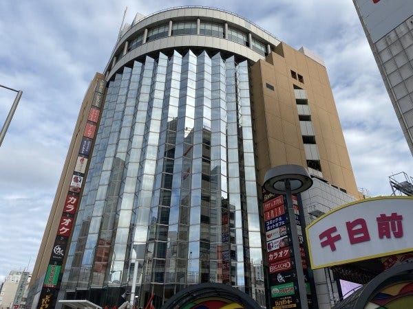 なんば千日前のAMZA1000。