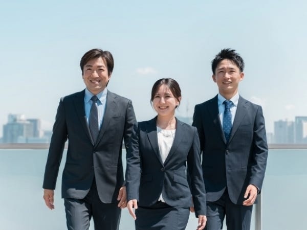 ★メンター制度（相談役）:先輩社員がメンターとなり、営業スキルの伝授だけでなく、働き方のサポート等、メンタル面も相談に乗り、フォローします。