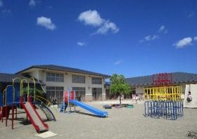 平成２１年に設立された公設民営のこども園です。