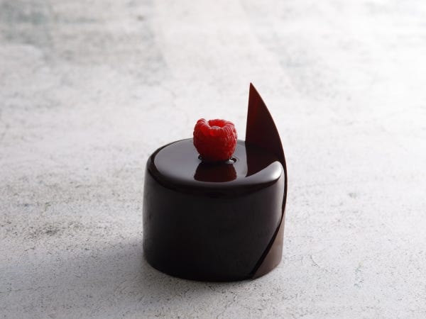 美味しいスイーツに囲まれたお仕事です！