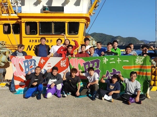 昭徳水産は気さくなメンバーが揃っており、わからないことも気軽に質問しやすい環境ですので、未経験でも安心して飛び込んできてください！