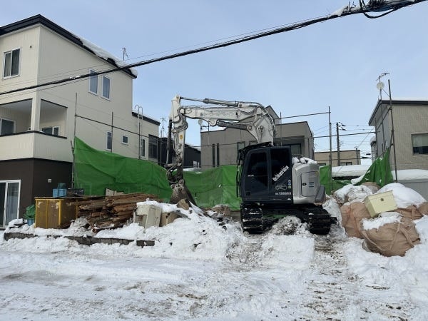 解体業の重機オペレーター