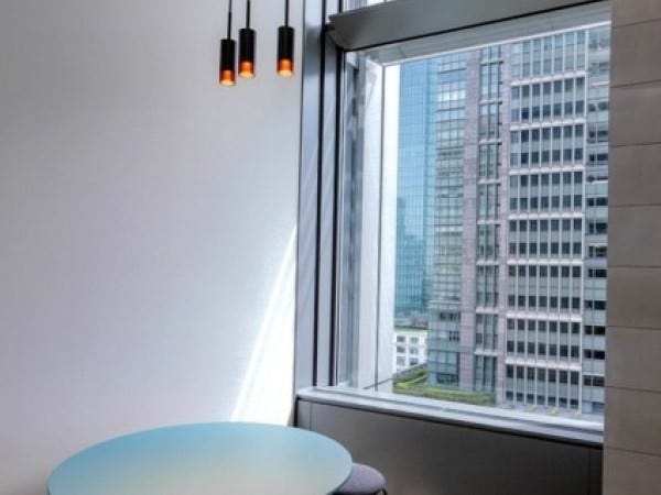 SNSショート動画運用（本社勤務・年末年始や夏季休暇あり）