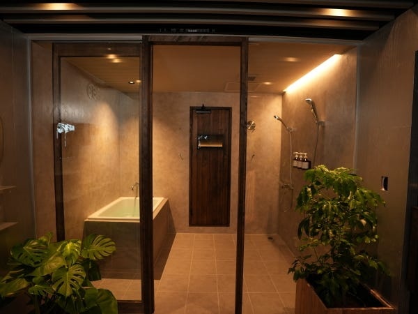 『都会のオアシスで最高の内気浴体験』本物の植物を使ってまるで森林の中で内気浴をしているかのような気分を味わえるよう設計しています。