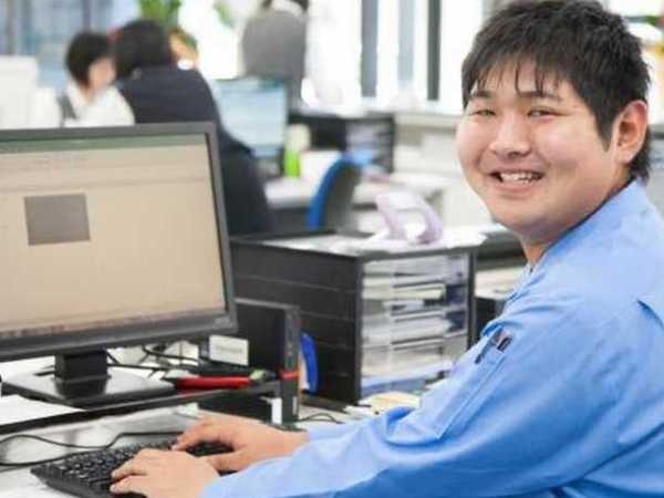 物流業務を管理するスタッフ・未経験OKの企画職・倉庫の管理業務（普通自動車免許・AT可）