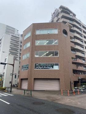 会社外観 ３階が名善の事務所