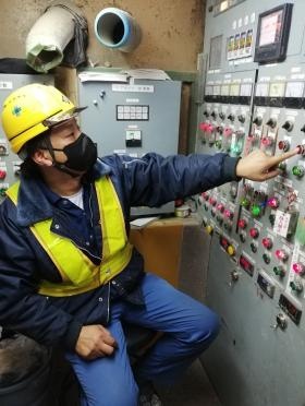 原料溶解工程 オペレーター作業