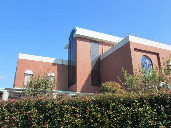 自社研究所です　ここで化粧品を開発製造生産しています