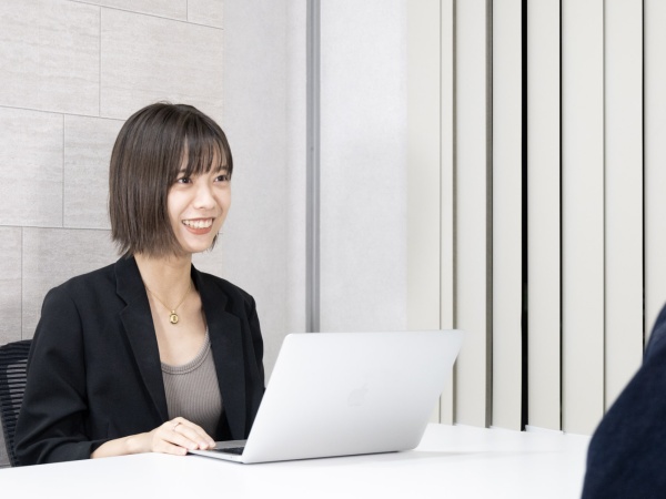 ときにはお客様に厳しいことをお伝えすることも。お客様の目標達成のために、主体的かつ能動的に本気で向き合える方からの応募をお待ちしています！