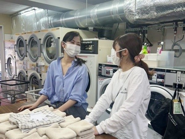 40代・50代の主婦メンバーが活躍中！シフトに入る3時間のあいだ作業をしながらおしゃべりして、その後はサッと解散。人間関係は良好です♪