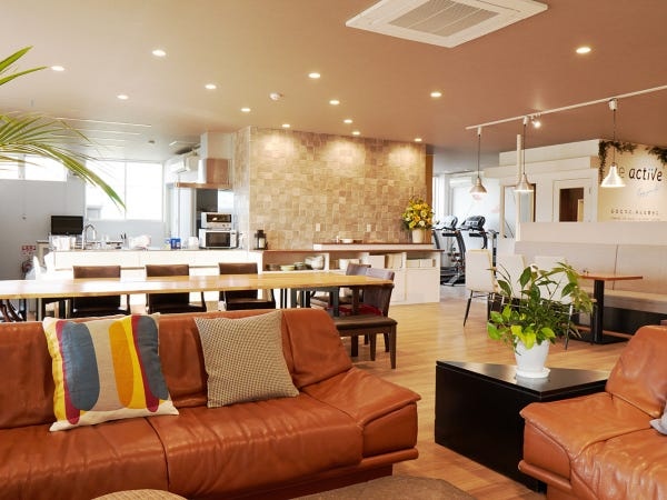 仕事で息詰まった時はカフェスペースやフリードリンクで休憩できます♪